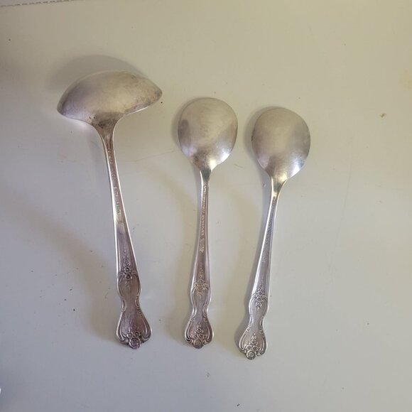 Vintage Wm. Rogers Inspiration-Magnolia Silver-Plated Flatware Set Of 8 Serving - Picture 7 of 8